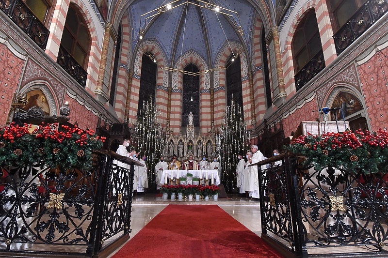 Vjernici kažu da ništa nije isto, ali da je najvažnije da su s porodicom (Foto: T. S./Klix.ba)