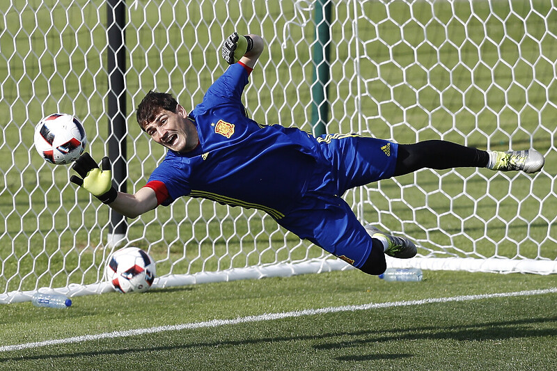 Casillas je tokom karijere 167 puta stajao na golu Furije (Foto: EPA-EFE)