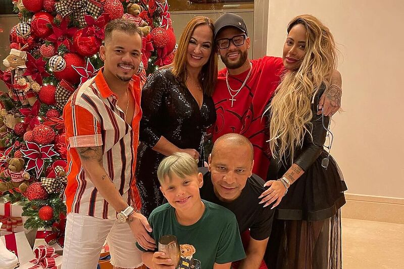 Neymar s porodicom (Foto: Instagram)