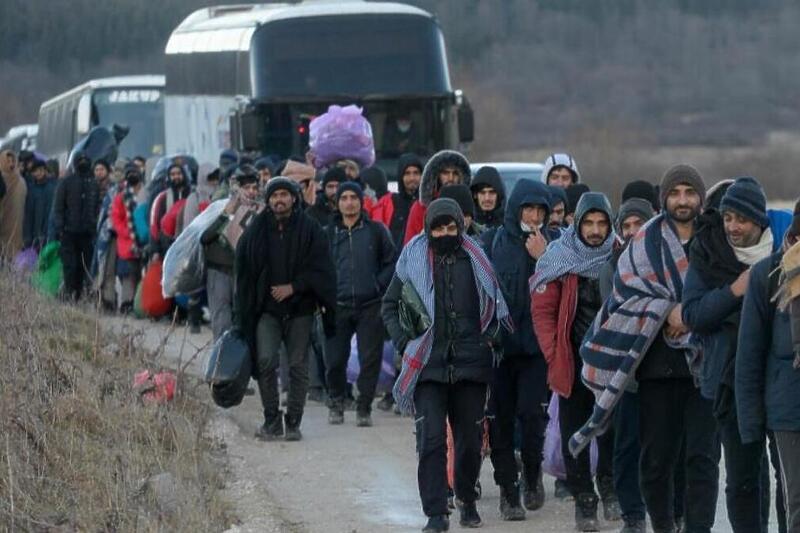 Blizu 700 migranata prespavalo je sinoć u autobusima, Foto: BHRT