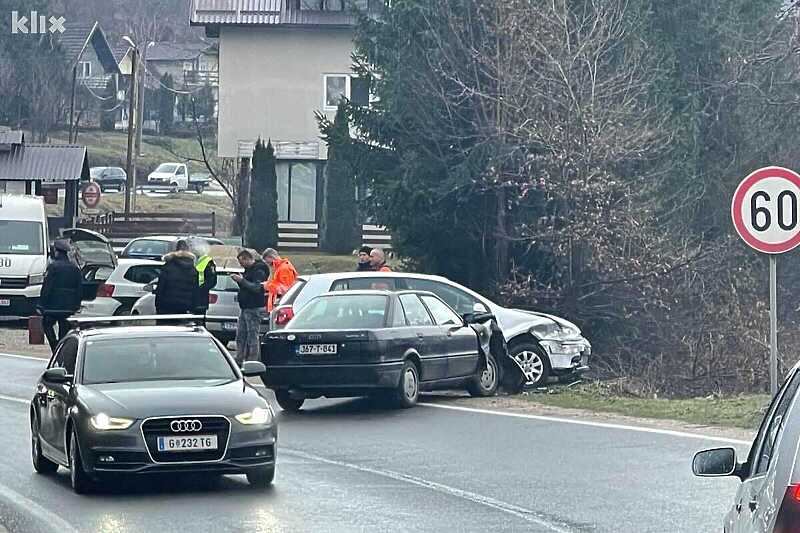 Saobraćajna nesreća na ulazu u Vitez (Foto: Klix.ba)