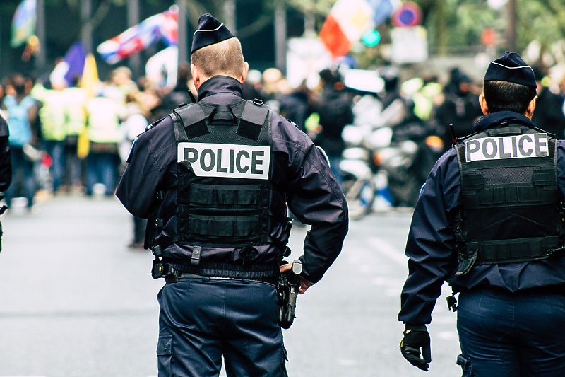 Policija u Parizu (Ilustracija: Shutterstock)