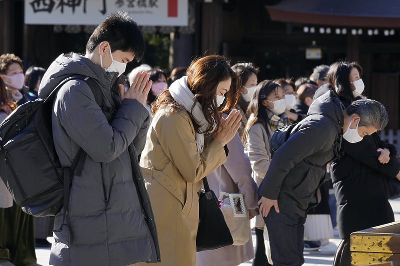 Japanci se pomolili da sljedeća godina bude bolja od 2020. (Foto: EPA-EFE)