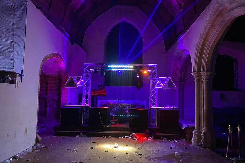 Novogodišnja zabava organizovana u 500 godina staroj crki u Essexu (Foto: Facebook Essex Police)