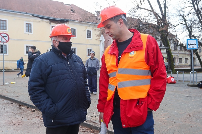 Gradonačelnik Petrinje Darinko Dumbović, lijevo (Foto: Luka Stanzl/PIXSELL)