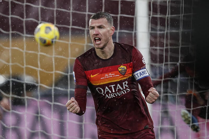 Edin Džeko slavi pogodak protiv Samprodije za pobjedu Rome (Foto: EPA-EFE)