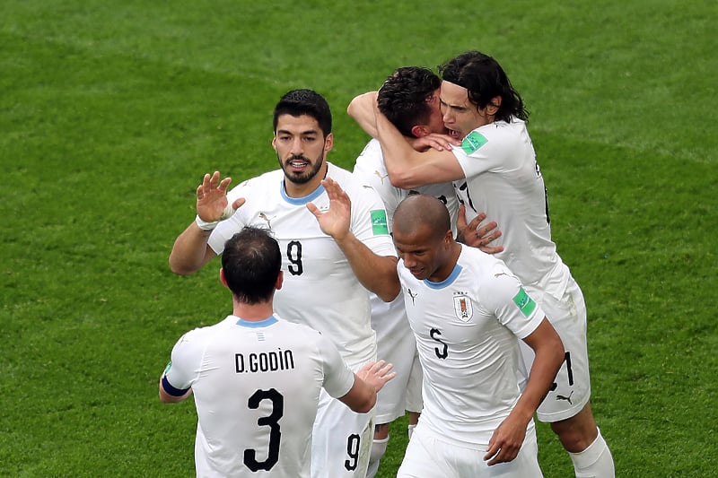 Saigrači iz reprezentacije stali u žaštitu Cavanija (Foto: EPA-EFE)