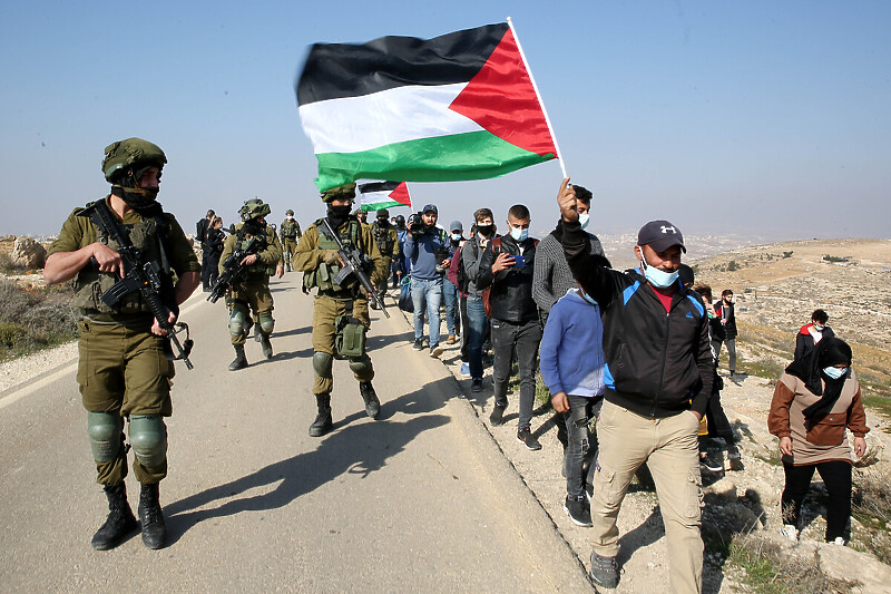 Više od hiljadu Palestinaca napustilo svoje domove (Foto: EPA-EFE)