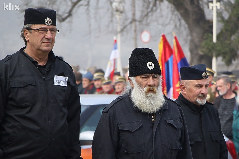 Jedan od optuženih Slavko Aleksić (u sredini) na okupljanju u Višegradu (Foto: H. M./Klix.ba)