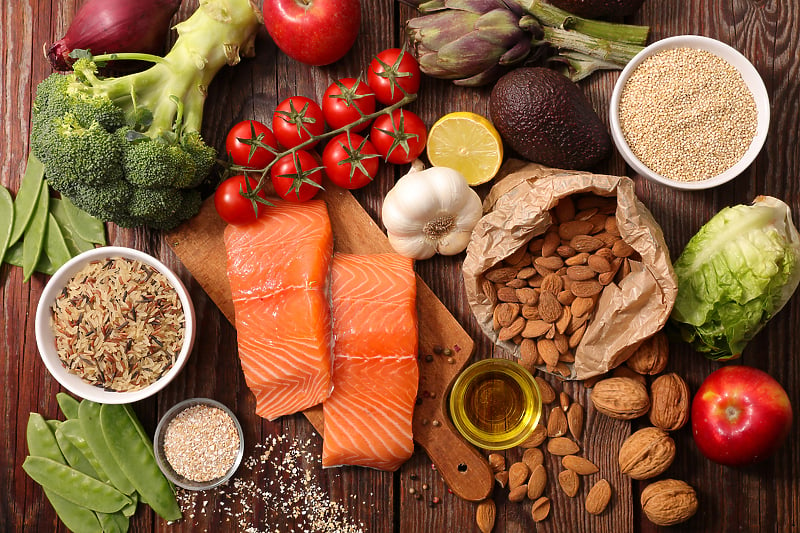 Zdrava ishrana podrazumijeva i unos veće količin tečnosti, Ilustracija: Shutterstock