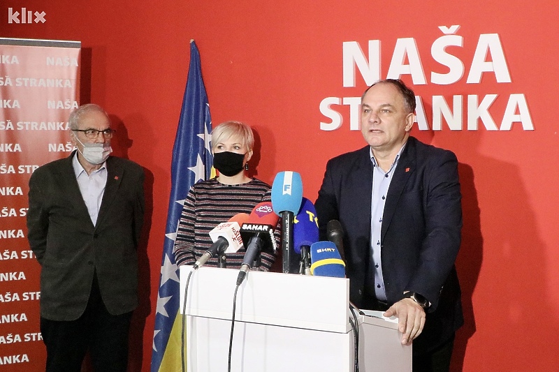 Selim Bešlagić, Mirela Trepanić i Zvjezdan Karadžin na konferenciji za medije (Foto: A. K./Klix.ba)