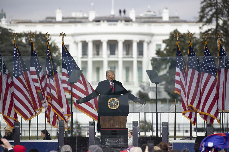 Donald Trump ispred Bijele kuće (Foto: EPA-EFE)