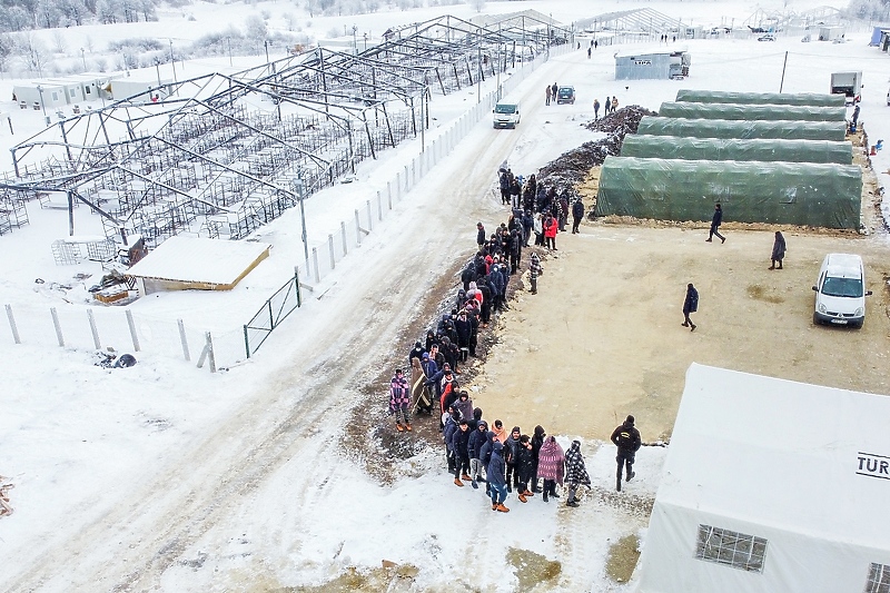 Nehumani uslovi u kampu Lipa (Foto: Armin Durgut/PIXSELL)