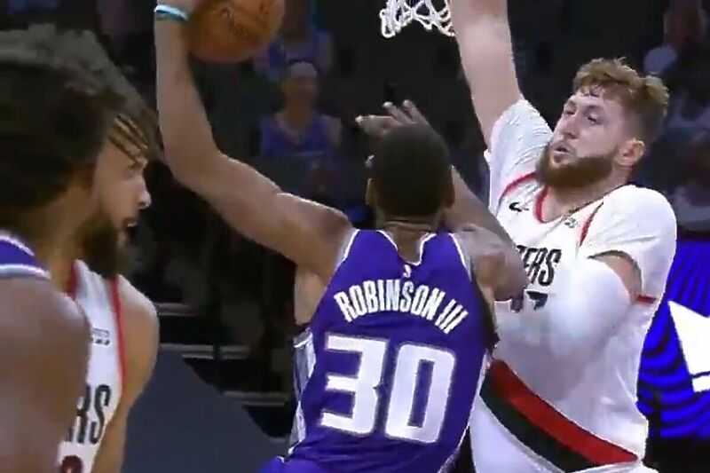 Nurkić je ubacio 18 poena uz 12 skokova protiv Sacramenta (Foto:Screenshot)