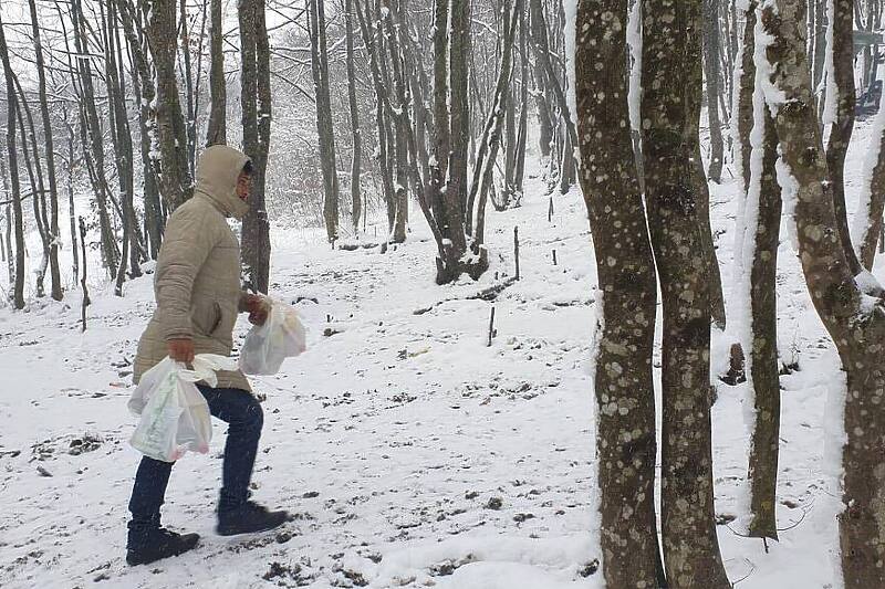 Migranti žive u šumi kod Velike Kladuše (Foto: Ademir Veladžić)