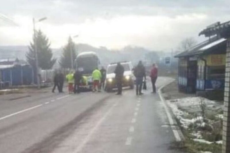 Povrijeđeni prebačen u bolnicu (Foto: Ilijas.info)