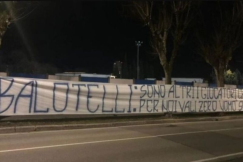 Balotelli je krajem prošle sezone dobio otkaz u Bresciji (Foto:Twitter)
