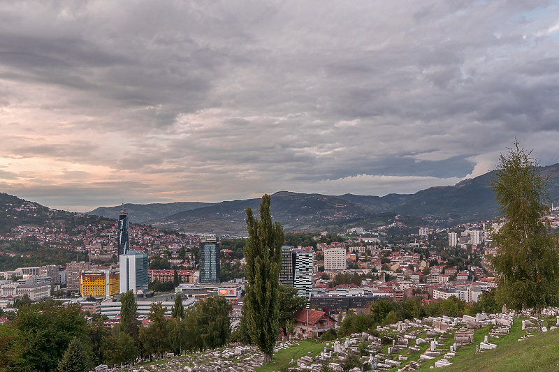 Panorama Sarajeva s Jevrejskog groblja (Ilustracija: Shutterstock)