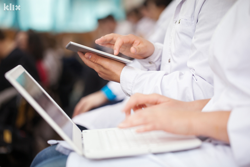 Tuzlanski studenti traže praksu u zdravstvenim ustanovama (Foto: Ilustracija/Shutterstock)
