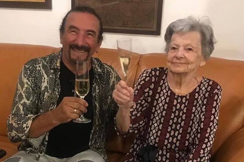 Željko Bebek sa Selmom na njenom 90. rođendanu, Foto: Facebook