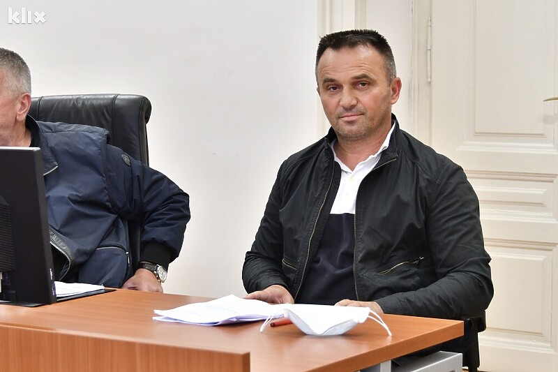 Hasan Hodžić i njegov advokat Muhidin Kapo (Foto: I. Š./Klix.ba)