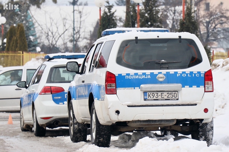 Bosanska Kostajnica: U vozilu pronađena beživotna tijela mladića i djevojke