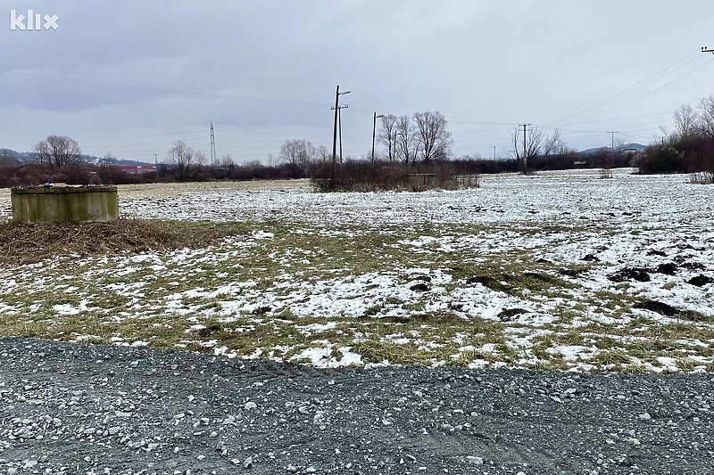 Lokalitet na kojem će se graditi fabrika pitke vode u Lukavcu (Foto: A. K./Klix.ba)