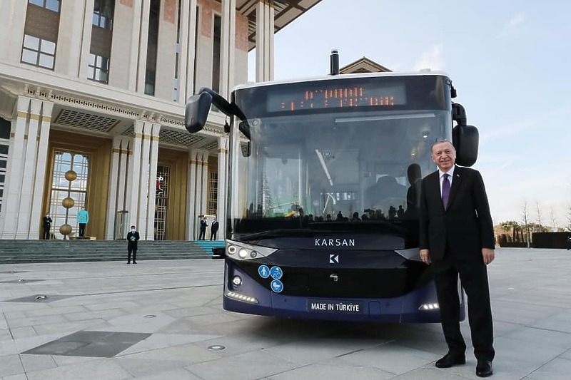 Erdogan na predstavljanju prvog turskog autonomnog autobusa (Foto: Facebook Turkish Presidency)