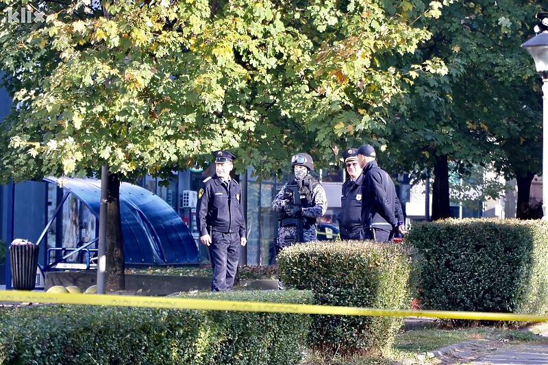 Službenici MUP-a TK obavljaju uviđaj (Foto: A. K./Klix.ba)