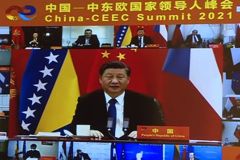 Zastava naše zemlje zajedno s kineskom (Screenshot)