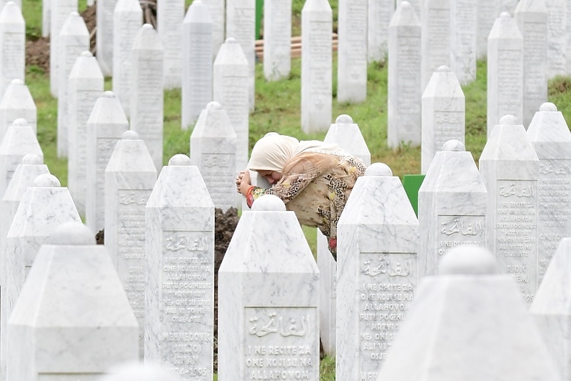 U Srebrenici ubijeno više od 8.000 ljudi