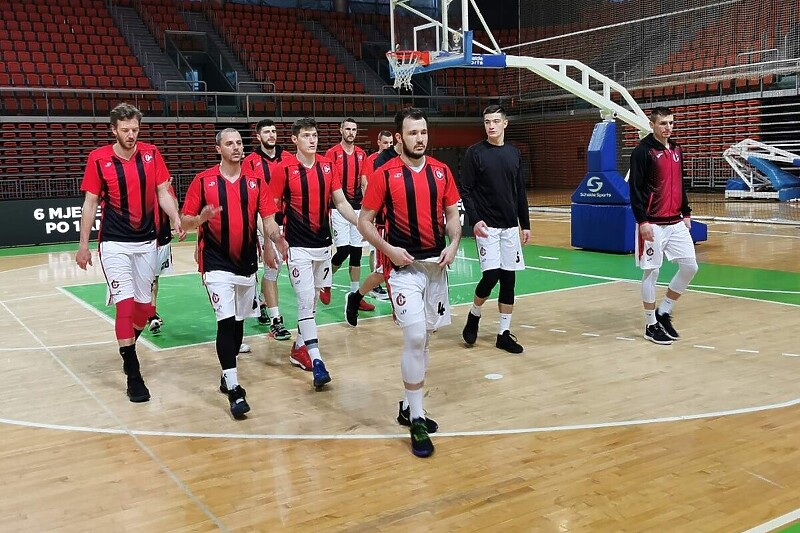 Slavlje košarkaša Čelika (Foto: OKK Čelik)