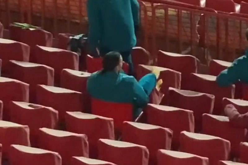 Ibrahimović je uvrede dobijao dok je sjedio na klupi (Foto: Screenshot)
