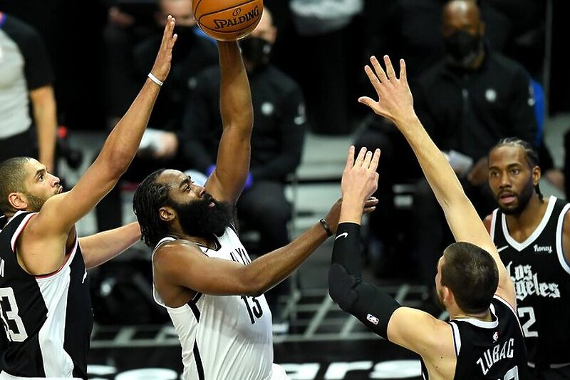 Harden je protiv Clippersa postigao 37 poena uz 11 skokova (Foto:Twitter)