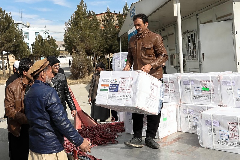 Prve isporuke vakcine stigle u Afganistan (Foto: EPA-EFE)