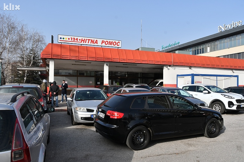 Pregleda se dokumentaciju u Hitnoj pomoći (Foto: D. Ć./Klix.ba)