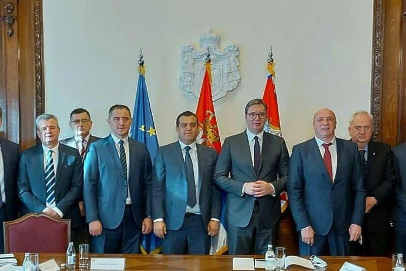Peštek sa predsjednicima ostalih regionalnih bokserskih saveza i predsjednikom Srbije Vučićem
