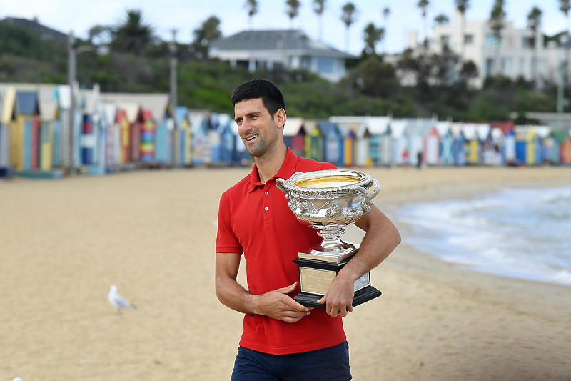 Đoković s trofejem Australian Opena (Foto: EPA-EFE)