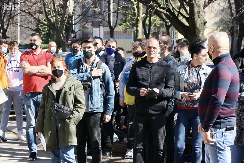 Detalj sa protesta u Tuzli (Foto: A. K./Klix.ba)