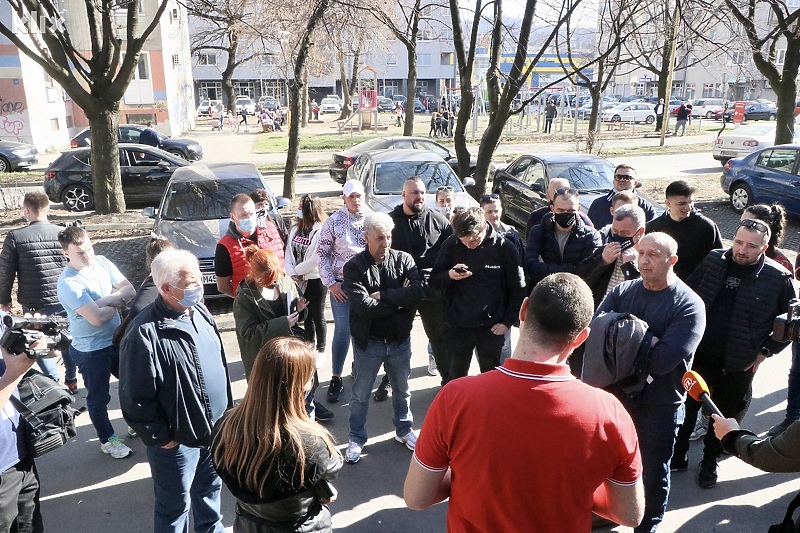 Ugostitelji nakon sastanka u zajedničkom razgovoru o daljim potezima (Foto: A. K./Klix.ba)