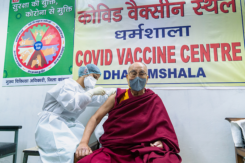 Dalaj Lama pozvao ljude da se vakcinišu (Foto: EPA-EFE)
