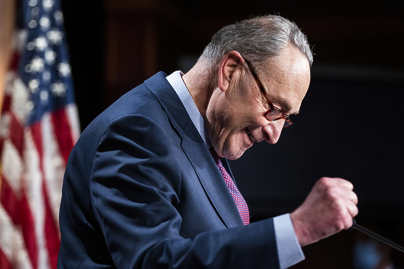 Lider demokrata u Senatu Chuck Schumer vidno zadovoljan odlukom (Foto: EPA-EFE)