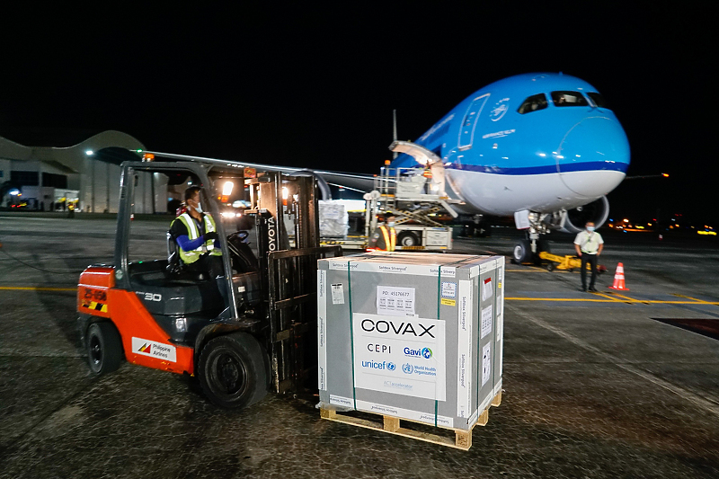 Isporuke putem COVAX-a stigle u desetine zemalja (Foto: EPA-EFE)