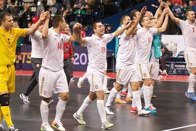 Slavlje futsalera Srbije (Foto: Twitter)