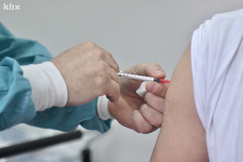 Prosvjetni radnici u KS žele biti prioritetna grupa za vakcinaciju (Foto: T. S./Klix.ba)