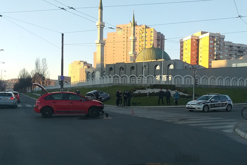 Saobraćajna nesreća u sarajevskom naselju Saraj-Polje (Foto: Čitatelj)