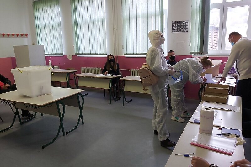 Otvorena birališta u Ustikolini (Foto: E.A./Klix.ba)