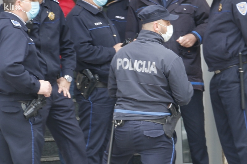 Mostarska policija na osiguranju protesta (Foto: G. Š./Klix.ba)
