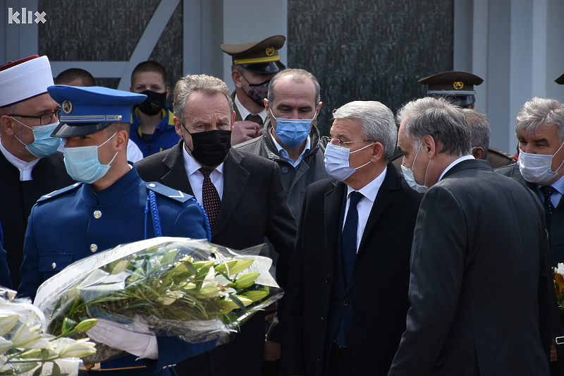 Bakir Izetbegović odao počast žrtvama (Foto: E. M./Klix.ba)