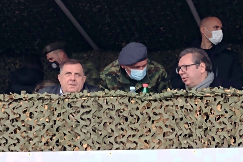Dodik i Vučić gledaju vojnu vježbu (Foto: SRNA)